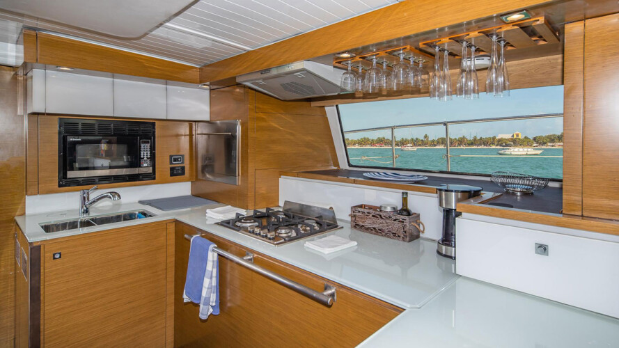 Catamaran Fountaine Pajot 47 Aeolus Miami 29