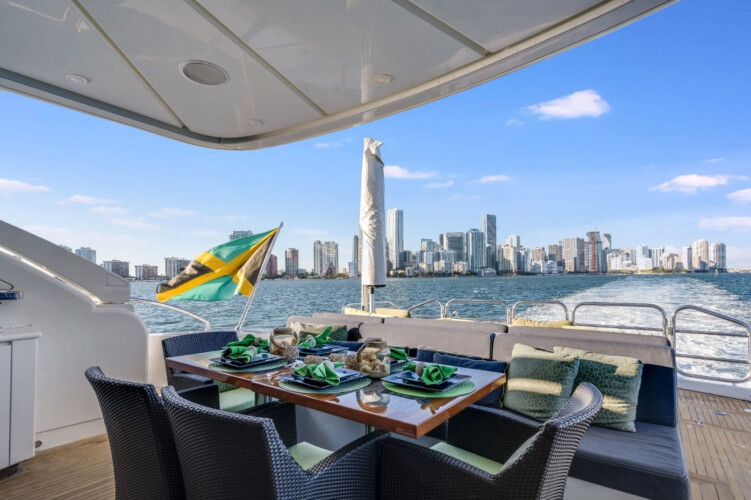 yacht 115 Leopard Encore Miami 14