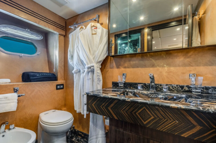 yacht 115 Leopard Encore Miami 15