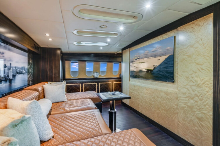 yacht 115 Leopard Encore Miami 18