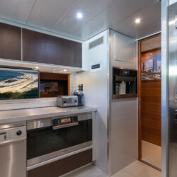 yacht 115 Leopard Encore Miami 23