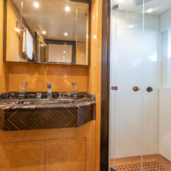 yacht 115 Leopard Encore Miami 24