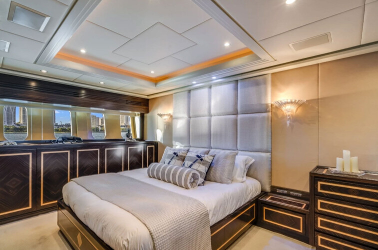 yacht 115 Leopard Encore Miami 25