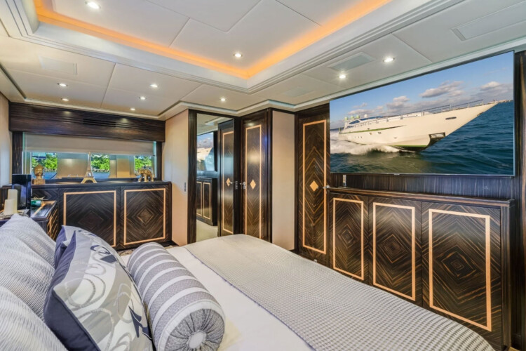 yacht 115 Leopard Encore Miami 26