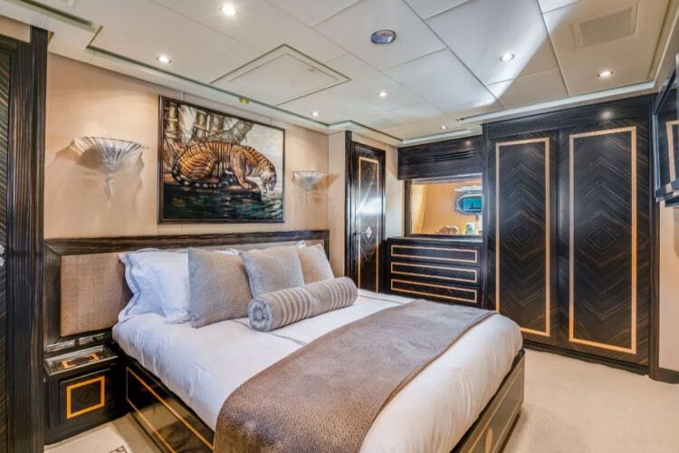 yacht 115 Leopard Encore Miami 27