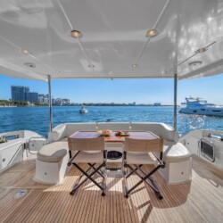 yacht 70 Azimut Lupo Miami 16