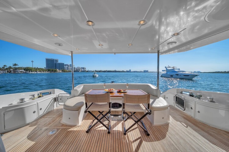 yacht 70 Azimut Lupo Miami 16