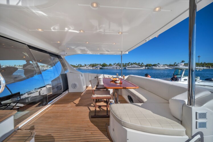 yacht 70 Azimut Lupo Miami 18