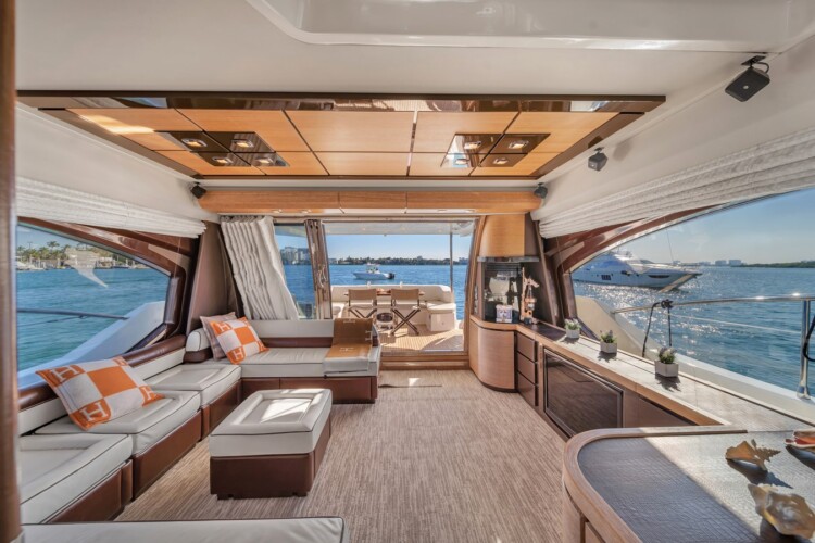 yacht 70 Azimut Lupo Miami 24