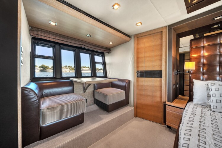 yacht 70 Azimut Lupo Miami 27