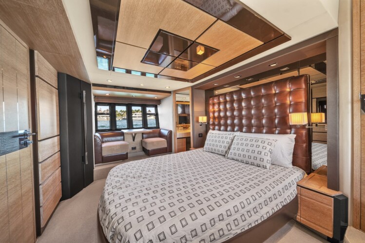 yacht 70 Azimut Lupo Miami 29