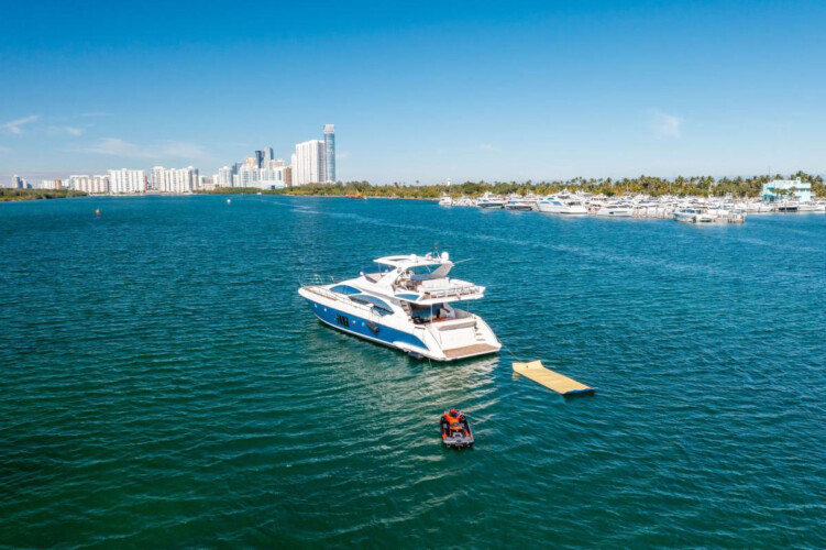 yacht 70 Azimut Lupo Miami 3