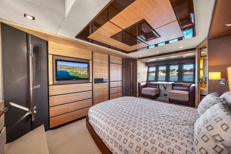 yacht 70 Azimut Lupo Miami 30