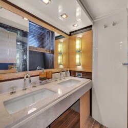 yacht 70 Azimut Lupo Miami 31