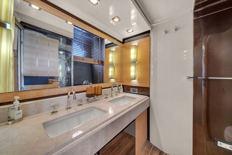 yacht 70 Azimut Lupo Miami 31