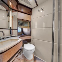 yacht 70 Azimut Lupo Miami 32