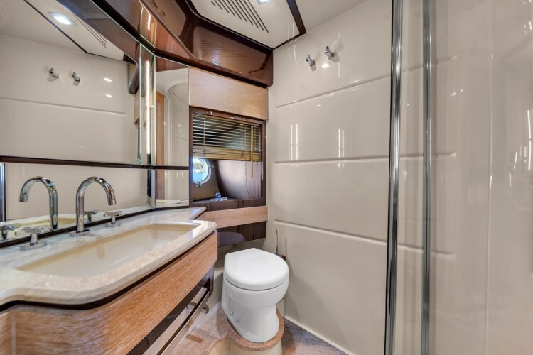 yacht 70 Azimut Lupo Miami 32