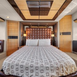 yacht 70 Azimut Lupo Miami 33