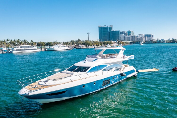 yacht 70 Azimut Lupo Miami 4