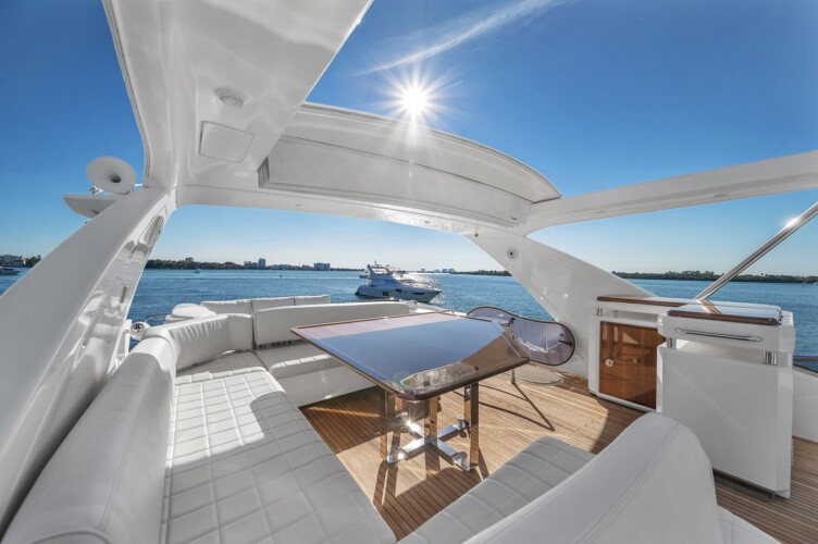 yacht 70 Azimut Lupo Miami 8