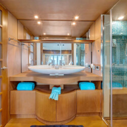 yacht 78 Ferretti Destiny Miami 32