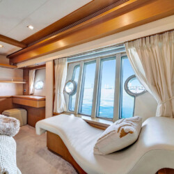 yacht 78 Ferretti Destiny Miami 34