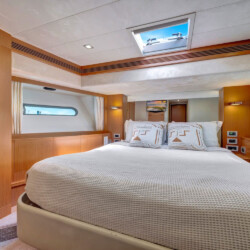 yacht 78 Ferretti Destiny Miami 35