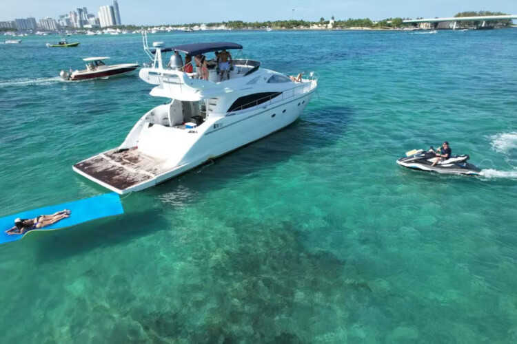yacht Aicon 65 Warrior Miami 10