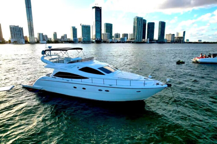 yacht Aicon 65 Warrior Miami 17