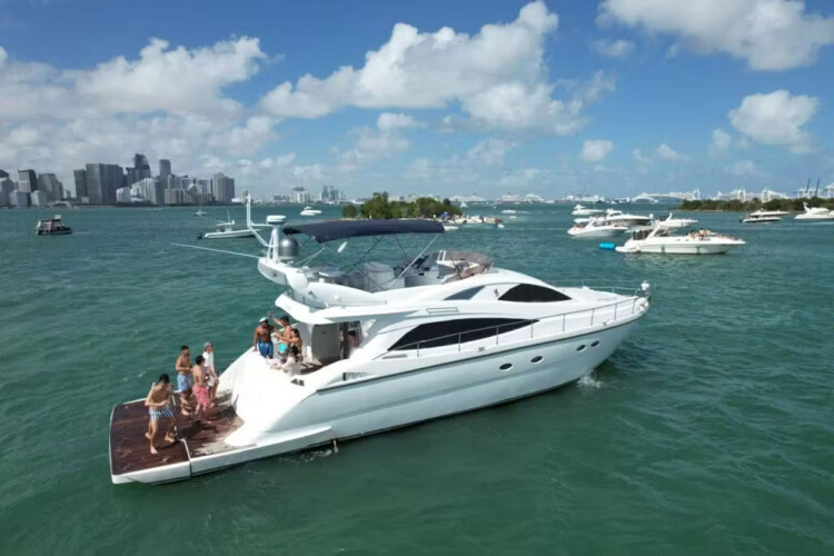 yacht Aicon 65 Warrior Miami 18