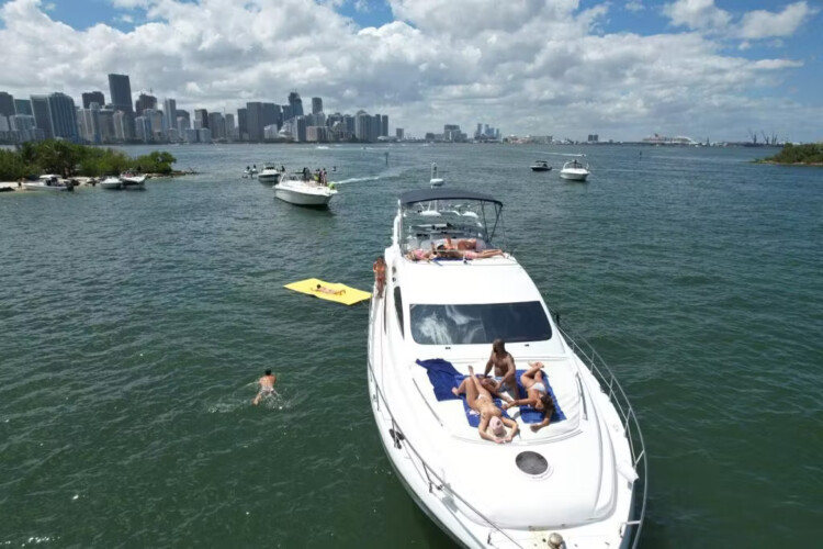 yacht Aicon 65 Warrior Miami 5