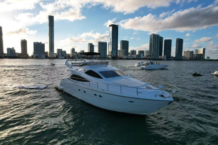 yacht Aicon 65 Warrior Miami 7