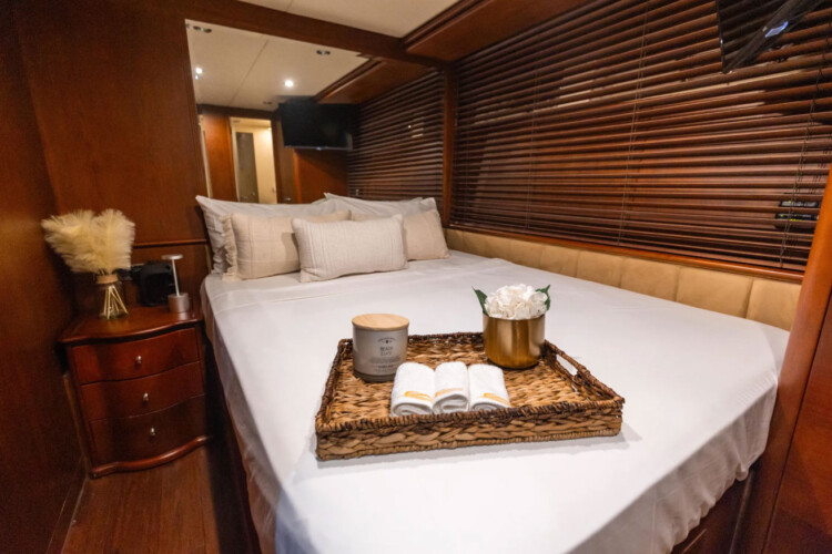 yacht Azimut 100 Daniela Miami 11