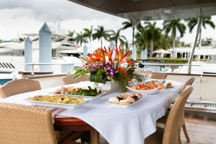 yacht Azimut 100 Daniela Miami 12