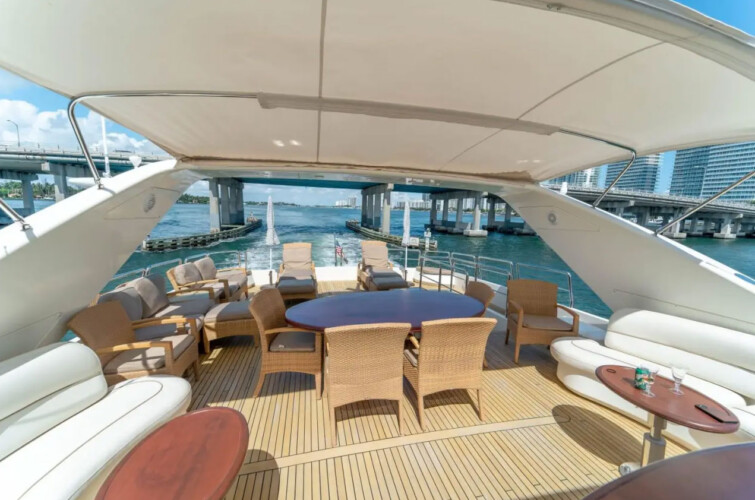 yacht Azimut 100 Daniela Miami 15