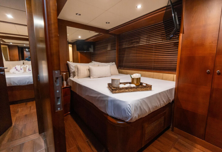 yacht Azimut 100 Daniela Miami 20