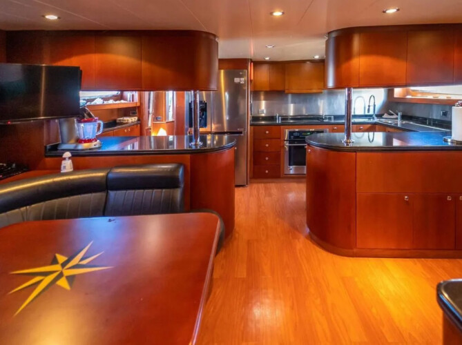 yacht Azimut 100 Daniela Miami 21