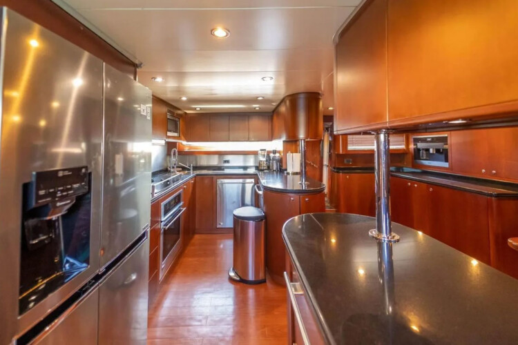 yacht Azimut 100 Daniela Miami 22