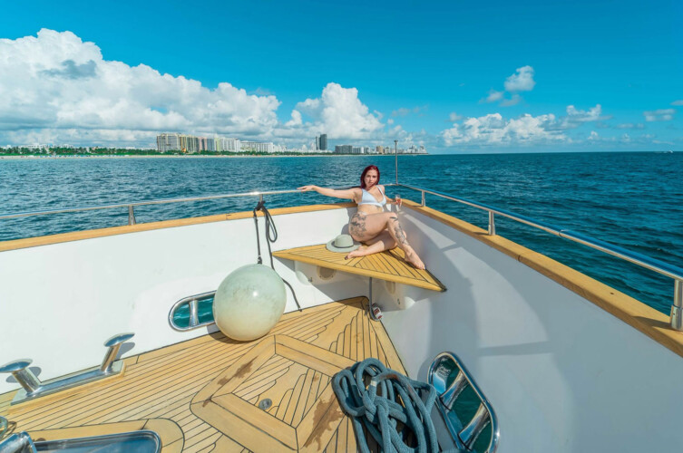 yacht Azimut 100 Daniela Miami 24