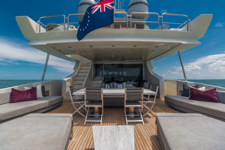 yacht Azimut 103 Scarlet Miami 12