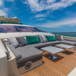 yacht Azimut 103 Scarlet Miami 13