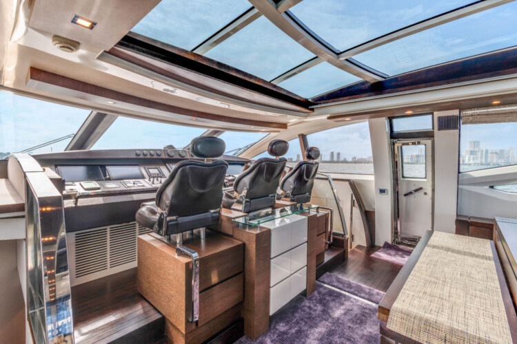 yacht Azimut 103 Scarlet Miami 17