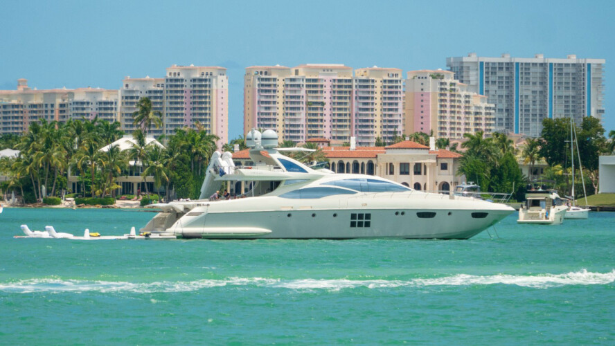 yacht Azimut 103 Scarlet Miami 5