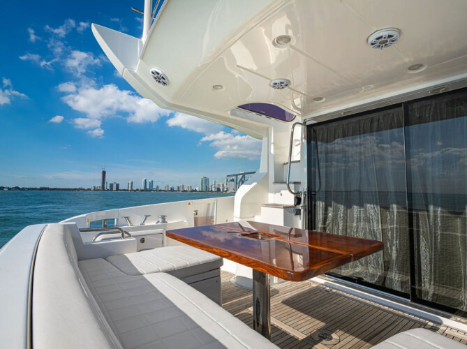 yacht Azimut 54 ALPHA Miami 4