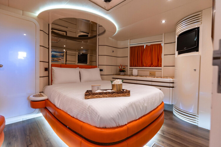 yacht Baia Panther 85 Miami 5