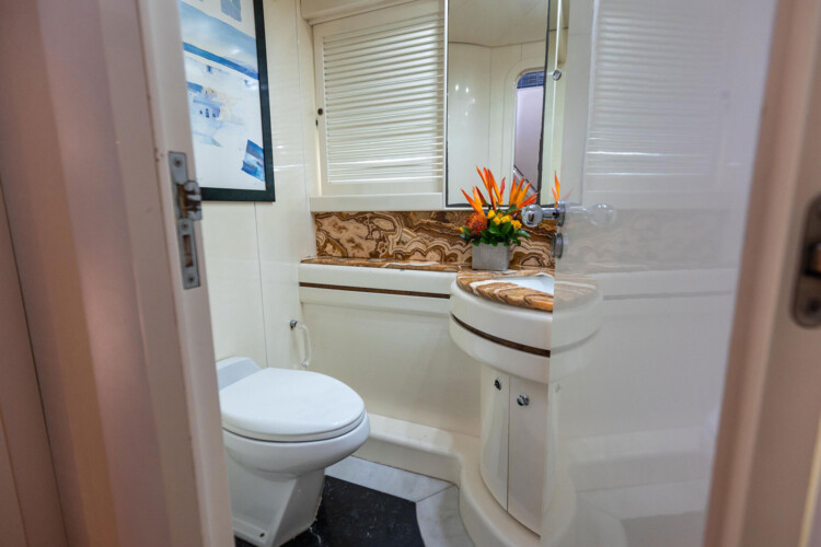 yacht Baia Panther 85 Miami 8
