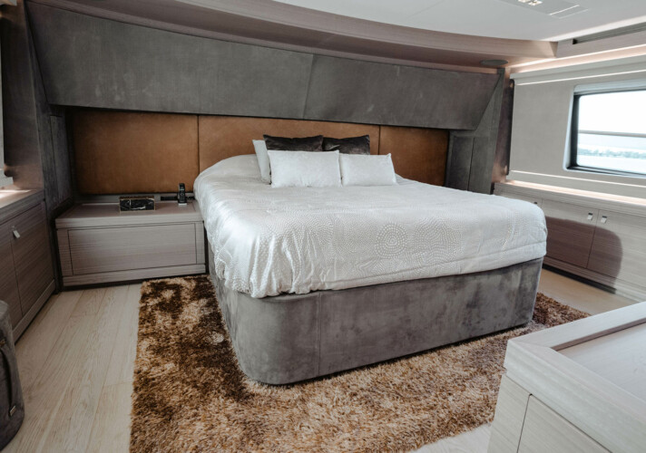 yacht Ferretti Custom Line Navetta 92 Bonus Round Miami 10