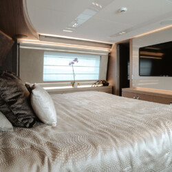 yacht Ferretti Custom Line Navetta 92 Bonus Round Miami 11