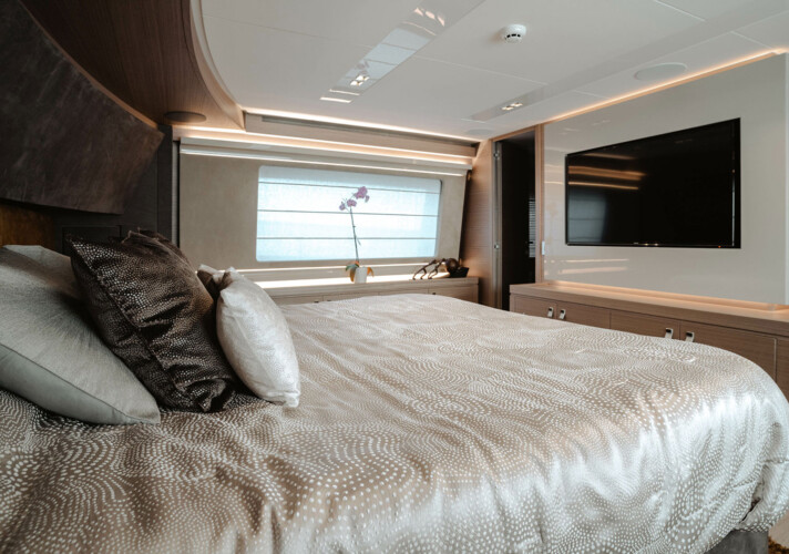 yacht Ferretti Custom Line Navetta 92 Bonus Round Miami 11