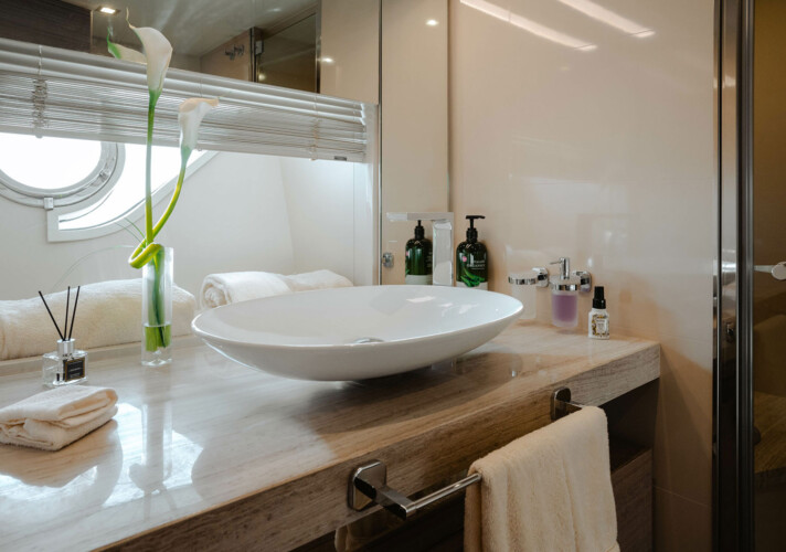 yacht Ferretti Custom Line Navetta 92 Bonus Round Miami 15